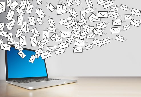 laptop-envelopes-spam-phishing